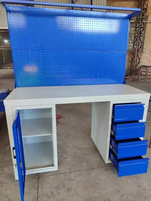 Perforatsiyali metall verstak