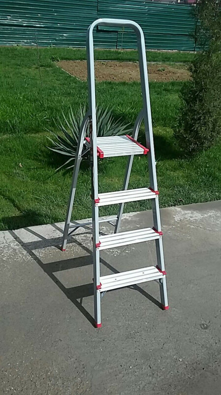 Стремянка с 4 ступенями
