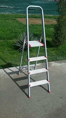Стремянка с 4 ступенями