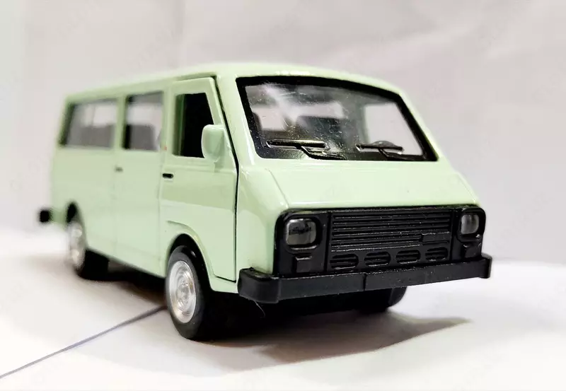 Машинка игрушка микроавтобус РАФ металлическая