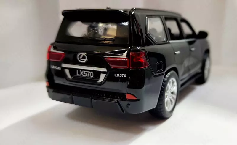 Машинка игрушка металлическая Lexus LX570