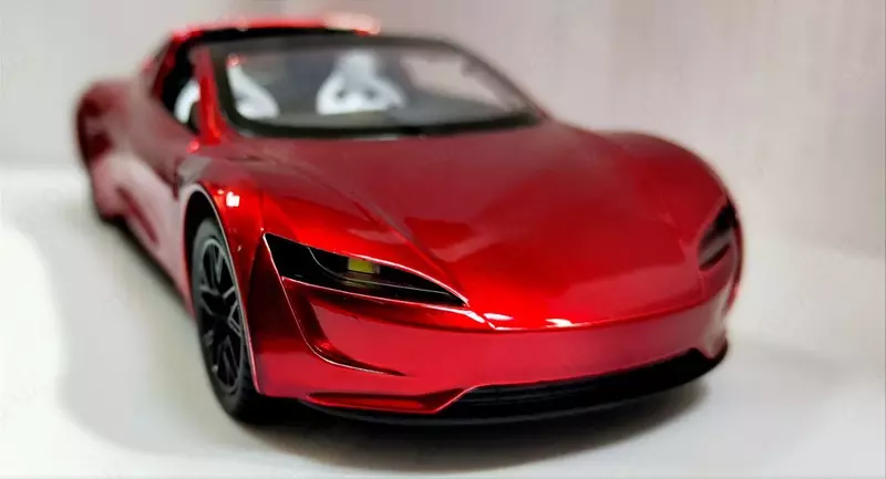 Машинка игрушка металлическая Tesla Roadster с эффектами
