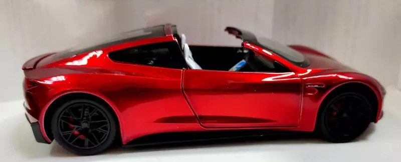 Машинка игрушка металлическая Tesla Roadster с эффектами