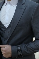 Erkaklar uchun klassik uch qismli kostyum