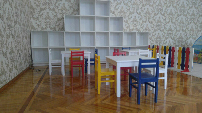 Bolalar javonlari va tokchalari