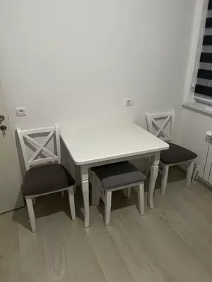 Стол квадратный