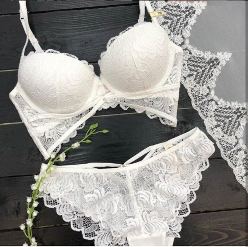 Нижнее белье белого цвета