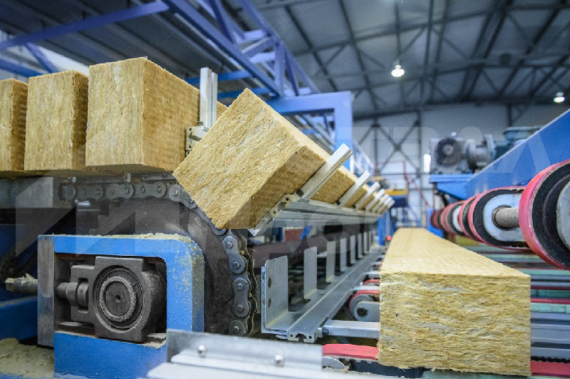   Кровельная сэндвич-панель с базальтовым утеплителем  50 мм ( толщина метала 0 4 мм Российский)