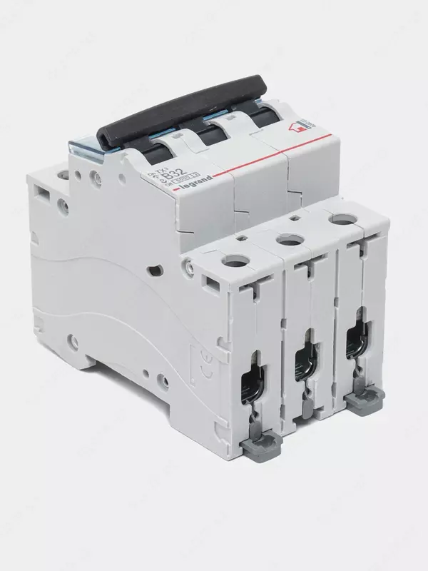 Автоматический выключатель TX³ 6000 - 6 кА - тип характеристики B - 3П - 400 В~ - 32 А - 3 модуля