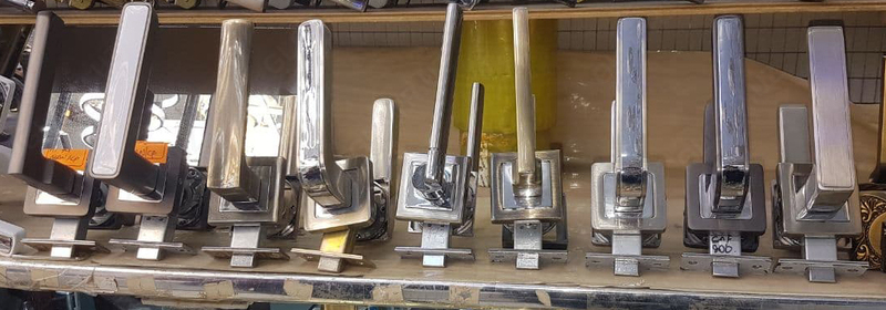 Eshik qulflarini ogohlantiruvchi dastak