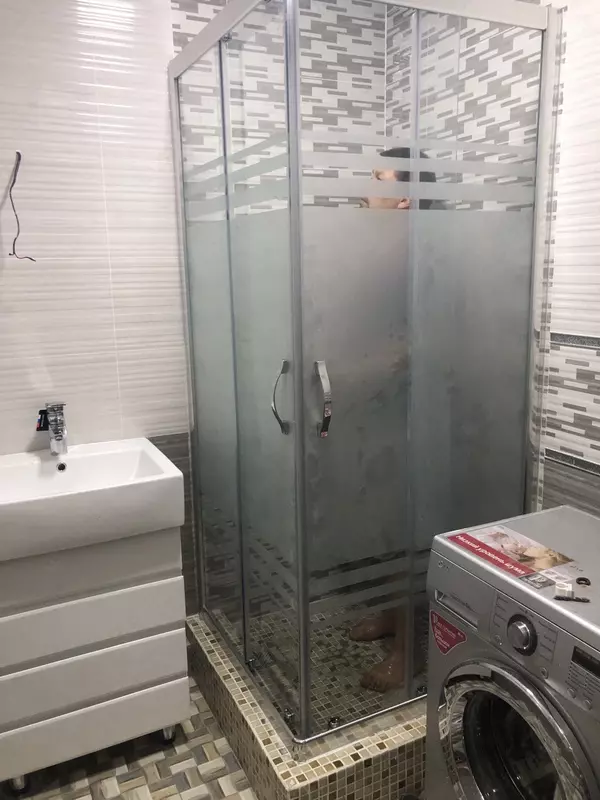 Kvadrat burchakli dush