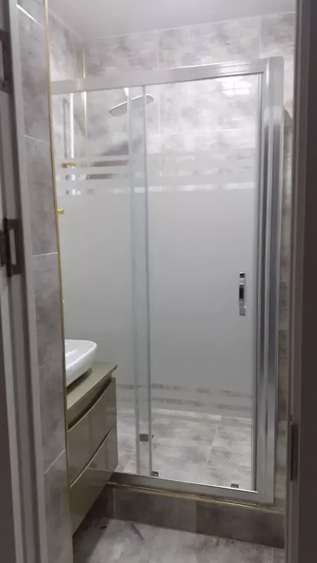 {0} so'mdan Kvadrat burchakli dush