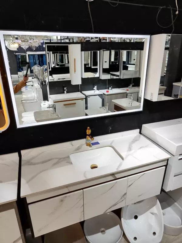 Умывальник с подвесной тумбой 120см