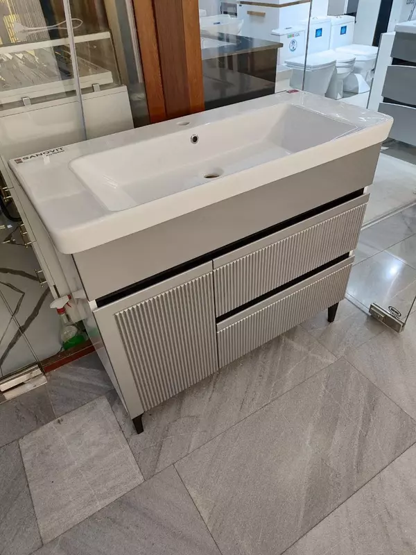 Раковина с тумбой Турция 105см