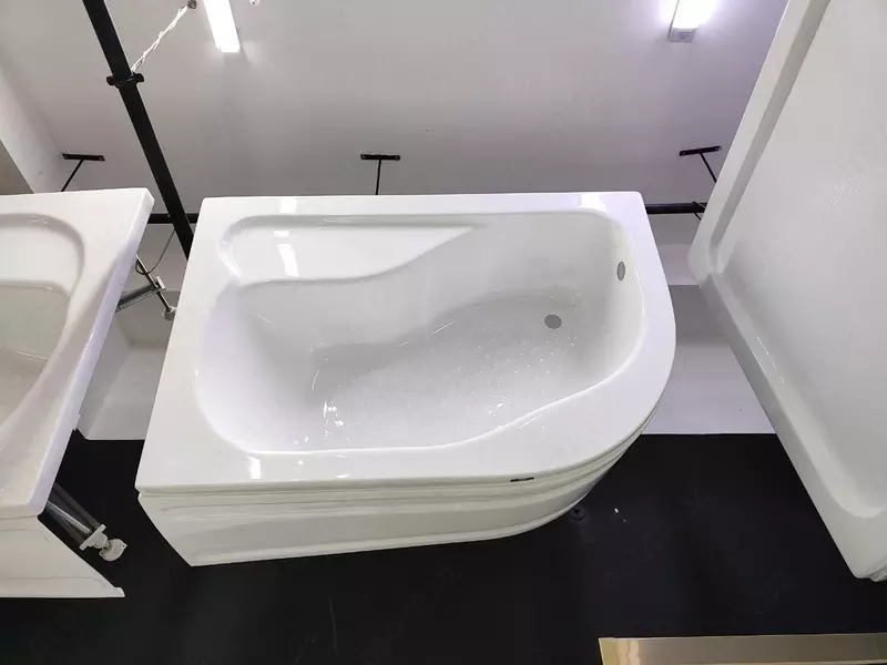   Турецкая ванна акриловая (правая сторона) FORMINA BANYO 90х130
