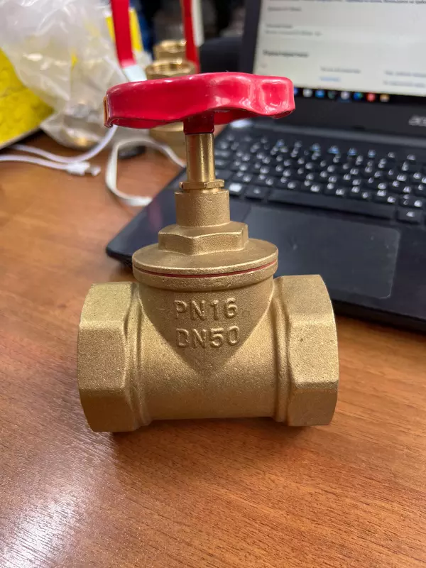 Вентиль латунный. Россия. Ф32 - 132 657.6 сум