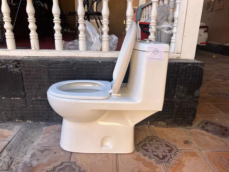  Унитазы ОПТОМ. Литой с нижним выпуском. Китай OOO SAYINA STROY