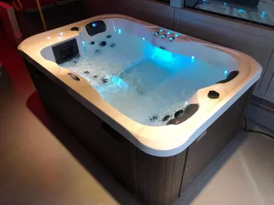   Джакузи бассейн