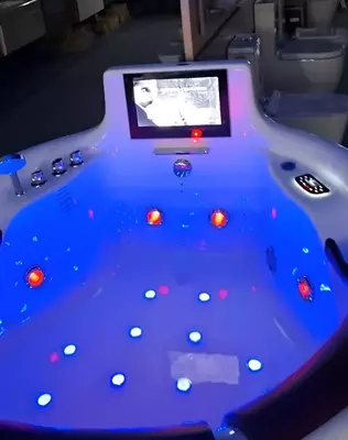   Jakuzi SPA vanna.