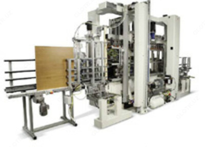 Обрабатывающий центр с интегрированными агрегатами для присадки и установки фурнитуры REM200