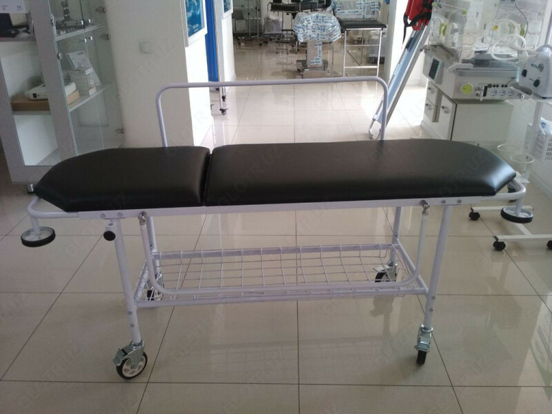 Кушетка медицинская на коесиках