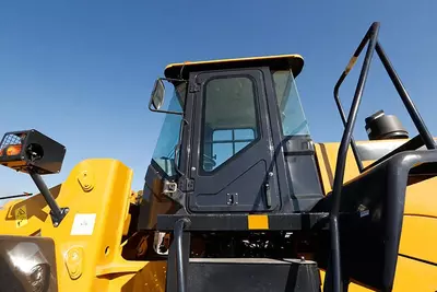 Фронтальный погрузчик SEM655D от бренда CATERPILLAR