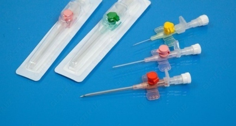  Катетер внутривенный с инъекционным портом и крыльями - 