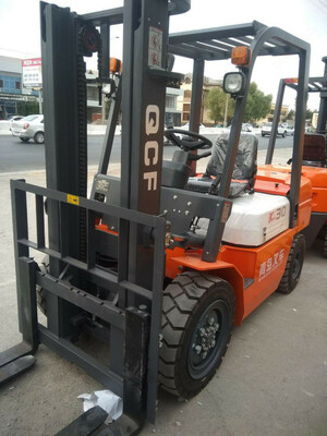 Вилочный погрузчик QCF (3 тонн