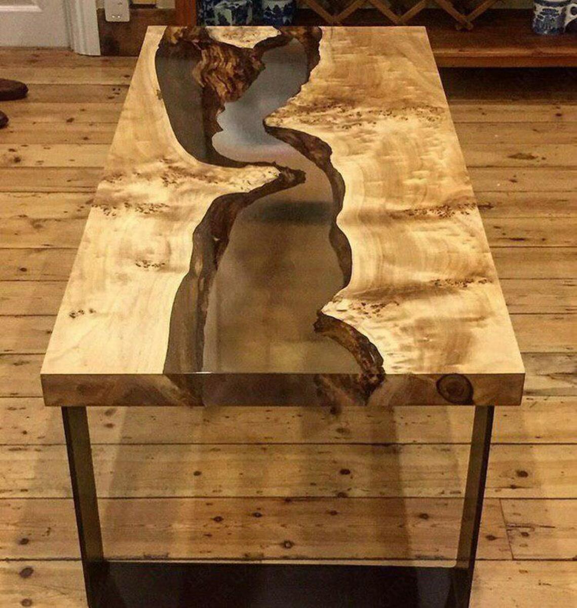 Стол-река из слэбов с эпоксидной смолой