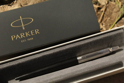 Шариковая ручка Parker - 500 000 so'm / dona