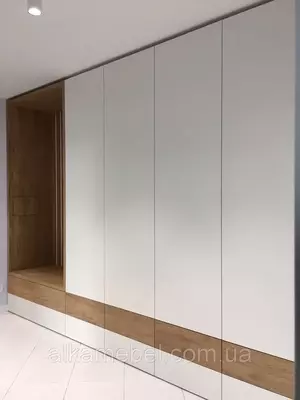 Шкаф для прихожей