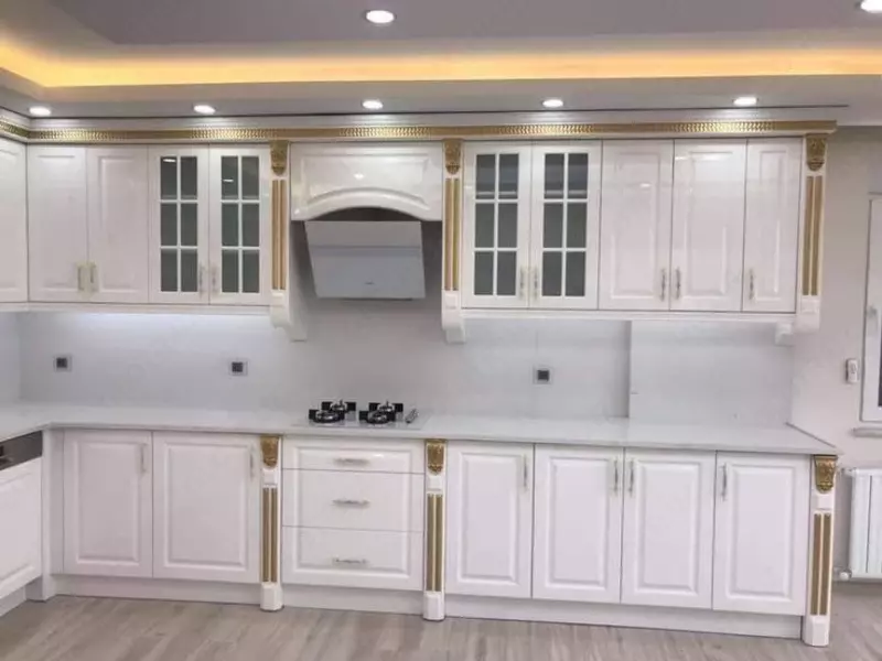 Burchakdagi oshxona to'plami. Model № 43 (Oq/Oltin) - 3 550 000 so'mdan