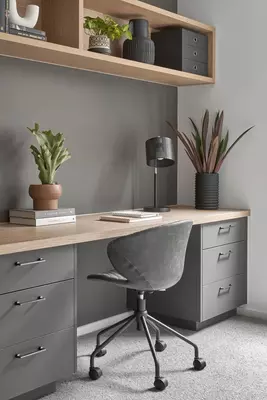 No3 osilgan javonli stol