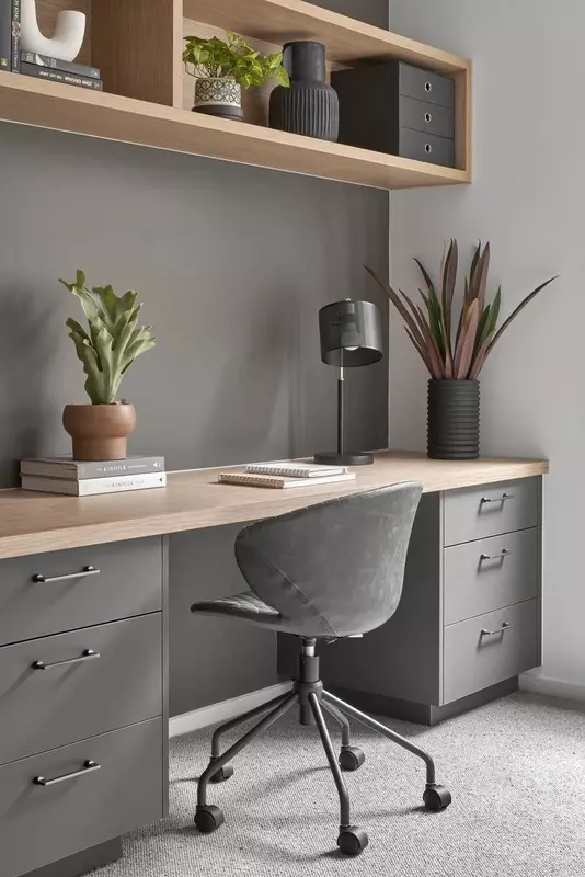 No3 osilgan javonli stol