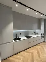 Кухонный гарнитур (прямой) Модель № 004 (Белый/св. серый)