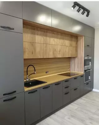 Кухонный гарнитур (прямой) Модель № 015 (Темно-серый/дерево)