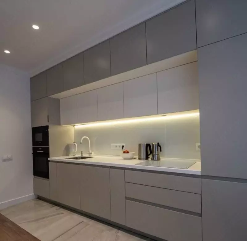 Кухонный гарнитур (прямой) Модель № 016 (Светло-серый/белый)