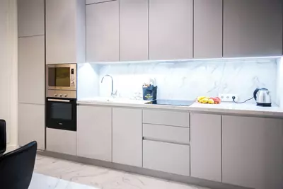 Кухонный гарнитур (прямой) Модель № 016 (Светло-серый/белый) - 2 770 000 сум / пог. м