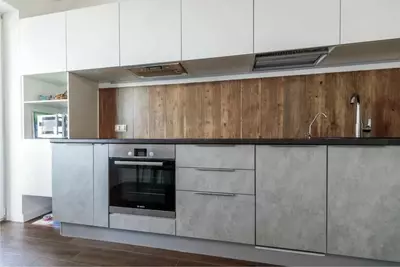 Кухонный гарнитур (прямой) Модель № 017 (Бетон/белый) - 2 770 000 сум / пог. м