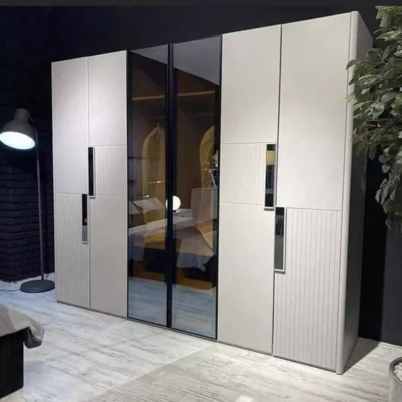 Dizayner 4 eshikli shkaf (oynali) Model № 002 (Oq/qora) - 1 240 000 so'm