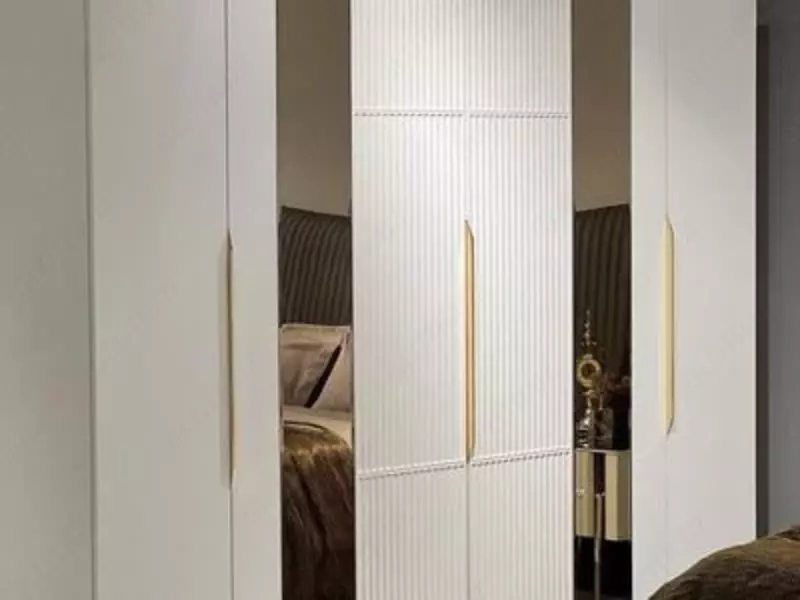 Dizayner 4 eshikli shkaf (oynali) Model № 001 (Oq/oltin) - 1 240 000 so'm