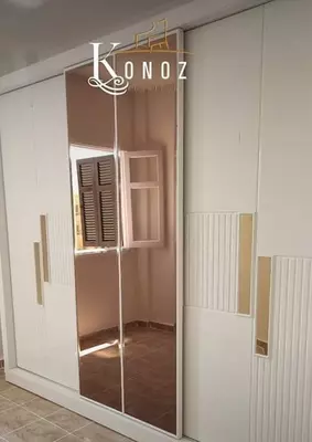 Dizayner 4 eshikli shkaf (oynali) Model № 004 (Oq/oltin) - 1 240 000 so'm / kv.m