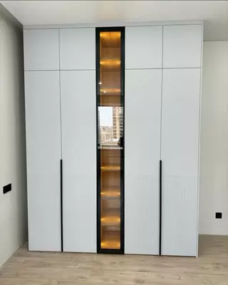 Ko'p funktsiyali 4 eshikli shkaf (8 javon) Model № 008 (Oq/qora)