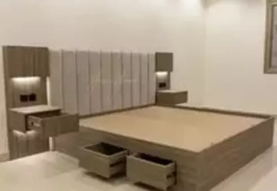 Роскошная двух-спальная кровать ( тумбы, мягкое изголовье) Модель№ 002 (Орех)