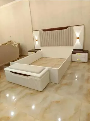 Стильная двух-спальная кровать ( тумбы