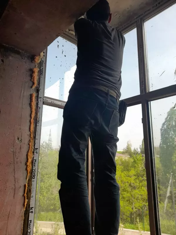 Установка дверей и окон - по запросу