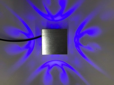 квадратный с узором.