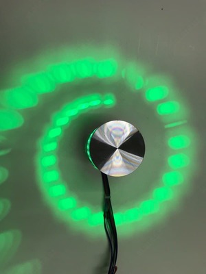 круглый с узором.