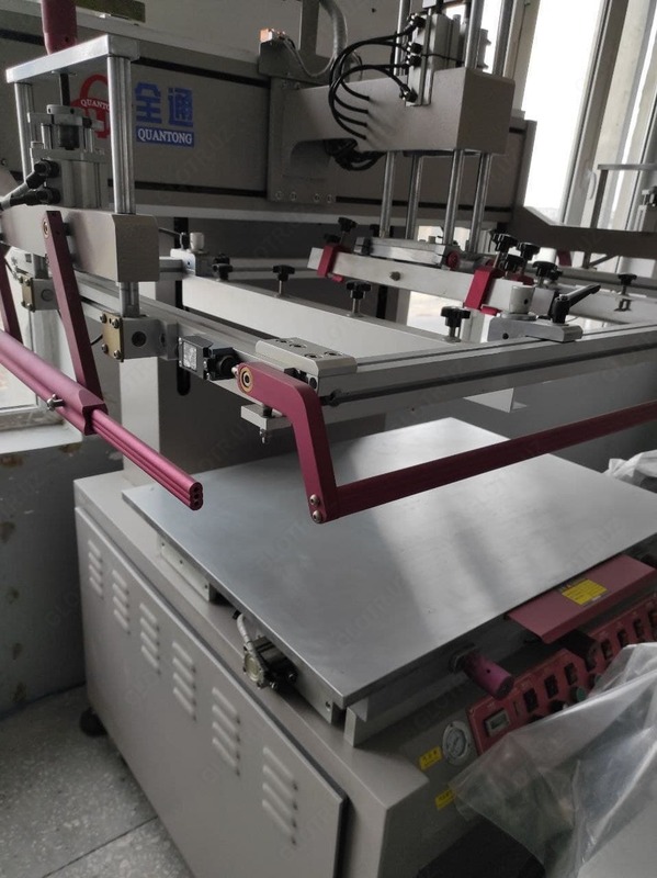 Ipak ekranli ultrabinafsha nurlarini bosib chiqarish / lak bilan qoplash va padni bosib chiqarish uchun uskunalar