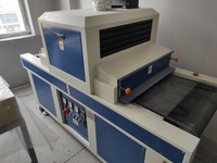   Ipak ekranli ultrabinafsha nurlarini bosib chiqarish / lak bilan qoplash va padni bosib chiqarish uchun uskunalar